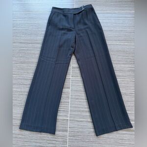 Stylish Anne Klein navy trousers with pinstripes. Size 6